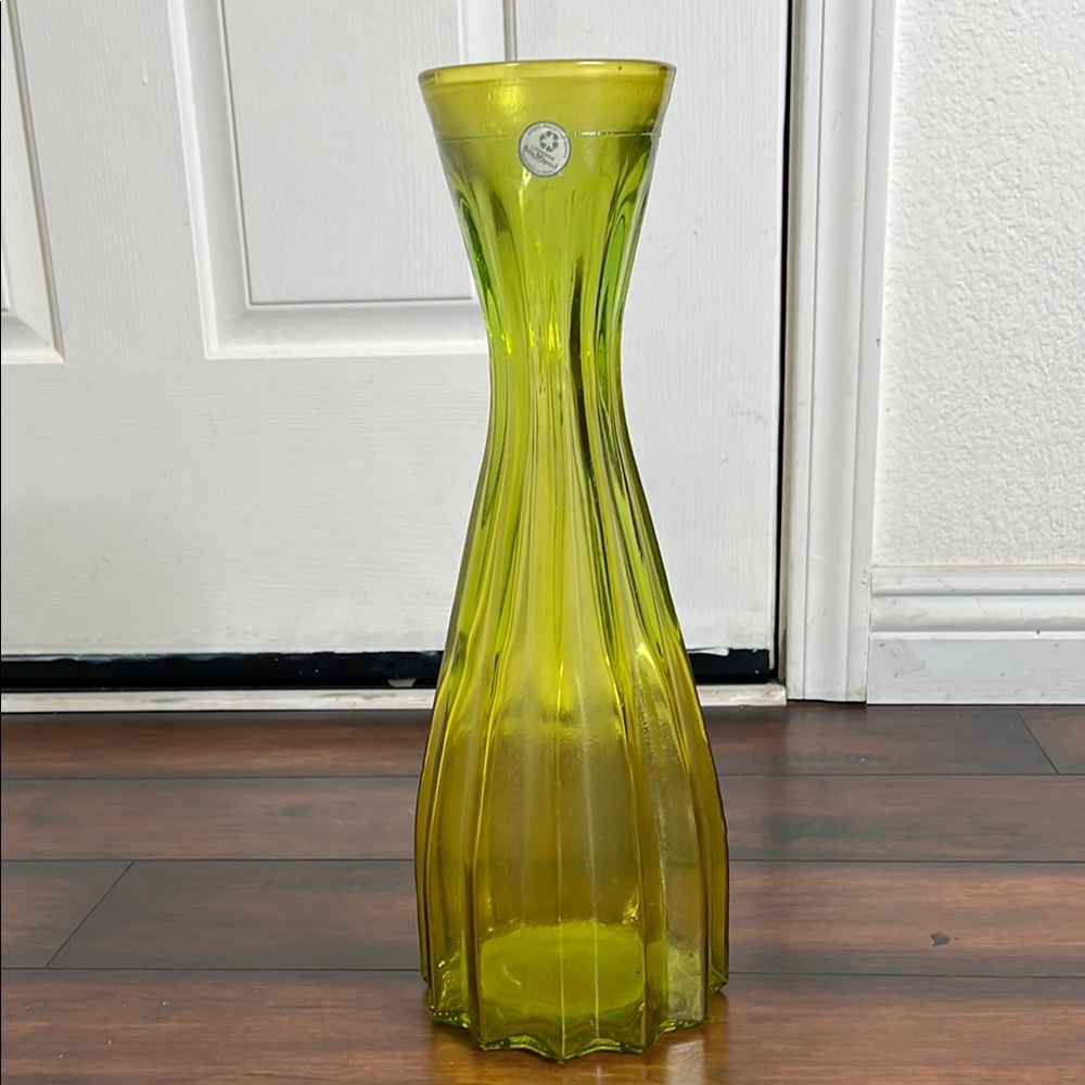100% Recycled Glass Vase by Vidrios‎ San Miguel Glass Company